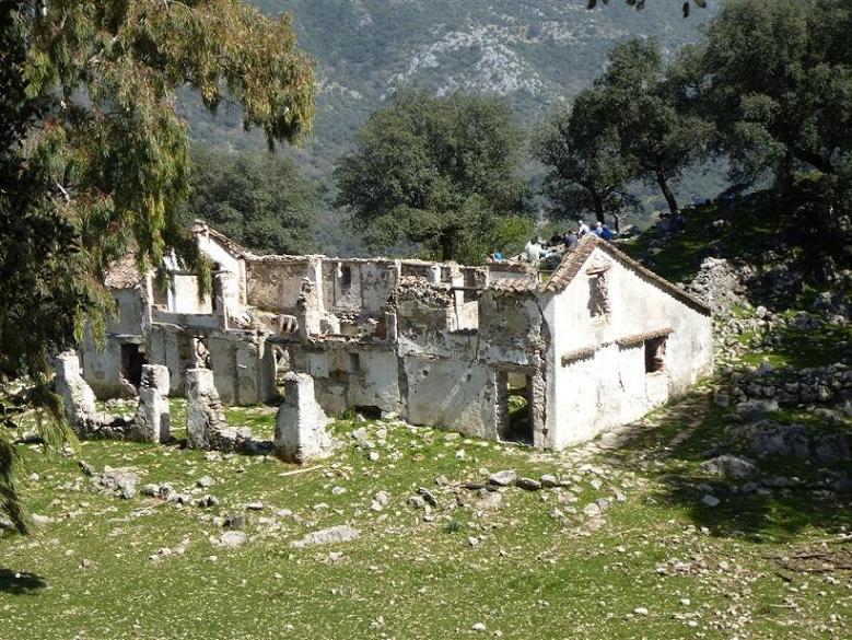 9- Reponiendo fuerzas en Cortijo Albarracinejo.JPG